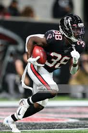 Kenjon Barner Of The Atlanta Falcons Rushes During The First Half Of Atlanta Falcons Atlanta Falcons Football Falcons