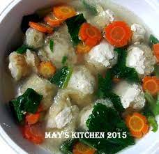 Kunci kuah bakso enak adalah di kuahnya, pemakaian tulang sapi kaki sapi yang fresh dan tetelan daging jadi point penting. May S Kitchen Sup Hipio Kulit Perut Ikan