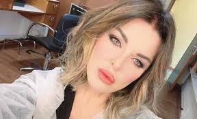 Hawtcelebs is your primary destination for the very latest women celebrity, fashion style, red carpet, entertainment, pop culture, beauty. Alba Parietti La Dolce Dedica In Ricordo Della Mamma Grazia Sui Social