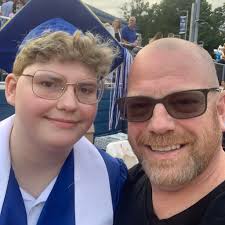 How to find and submit photos of PTHS alumni veterans?