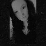 Monique Schilling's Instagram, Twitter & Facebook