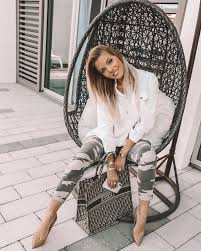 Her birth sign is capricorn and her life path number is 11. The Tote Bag Dior Worn By Jessica Thivenin On The Account Instagram Of Jessica Thivenin Spotern