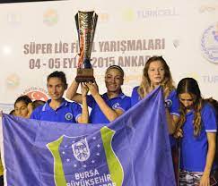 24 yaşındaki nihan yönel yoga eğitmenliği yapıyor. Atletizmde Buyuk Basari