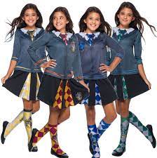 Mais lui, il ne souhaite que trouver le calme et fonder une famille heureuse avec la femme qu'il aime. Filles Harry Potter Poudlard Uniforme Jupe Livre Jour Costume Deguisement Tenue Ebay