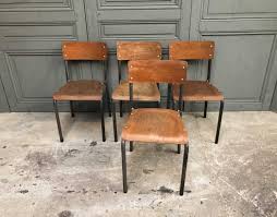 1) ils sont bien conçus ou 2) bien commercialisés. Ensemble 4 Chaises D Ecole