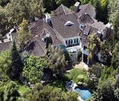 Goldie Hawn Kurt Russell Moved To Vancouver Canada In Support Their Son S Hockey Career The Tudor Celebrity Houses Celebrity Mansions Celebrity Real Estate
