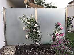 Zaun Aus Glas Mit Hochwertigen Edelstahlpfosten Fur Sichtschutz Und Windschutz In Garten Und Terrasse G Glaszaun Sichtschutz Terrasse Glas Sichtschutz Garten