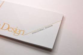 名片紙質的應用 燙金的設計手法 it is design 名片設計紙材 進口圓融紙紙材特性 有規則的小凹點具獨特性後加工 燙香檳金燙黑金設計風格 高雅氣質設計說明 簡約設計 結合紙張特性使整體更優雅