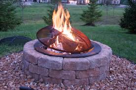 If you are building a circular fire pit in your yard, drive a stake at the center of what will be the fire pit location. Tips On Designing Outdoor Fire Pits Midcityeast Foto Decoration Idea