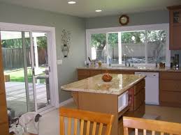 oak cabinets, kitchen wall colors