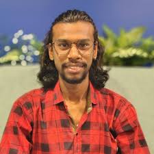 Are hospital workers in Iowa paid decently?