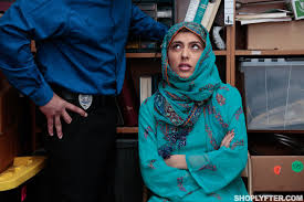 BabeSource X:ssä: Audrey Royal - Shoplyfter t.coIa6jjxeuM1  t.coXIzvJQcqpM  X