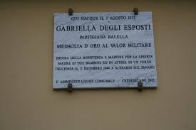 La sua vita conosce una svolta a poco più di vent'anni, quando sposa bruno reverberi e si trasferisce nelle campagne di castelfranco emilia. Lastra Alla Staffetta Partigiana Gabriella Degli Esposti Calcara Di Crespellano Pietre Della Memoria