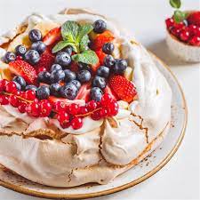 600 millilitres (20.29 fluid ounces) cream (35% fat) 2 tbsp icing sugar (powdered sugar) 1 tsp vanilla 250g (8.82 ounces) (or 1 2/3 cups). Pavlova With Meringue Powder Pavlova With Meringue Powder Royal Icing Without Meringue Powder Recipe Royal Stalwart Of A Thousand Summer Lunch Parties The Pavlova A Magnificent