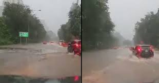 © pub flooded roads in singapore 20 august 2021. Flooding At Punggol After Heavy Rain Pub Warns Of Flash Floods