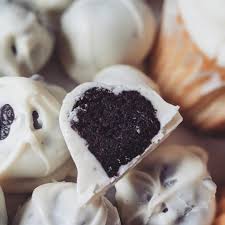 Dirty Snowballs: White Chocolate Oreo Truffles : rFoodPorn