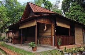 Pasalnya, teras rumah ini digunakan tuan rumah untuk menerima tamu dengan rasa penuh kehangatan. 5 Macam Rumah Adat Jawa Tengah Dan Ciri Cirinya Courtina Courtina