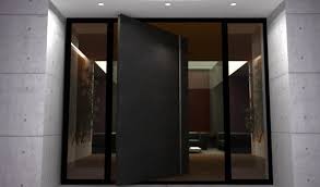 21 Idees De Porte D Entree Pivotante Et Elegante Modern Front Door Door Design Modern Entry Door