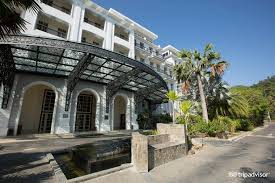 It is a tropical paradise with clear waters, beautiful beaches and wild jungle. Top 14 Hotels In Malaysia For Enticing Vacation