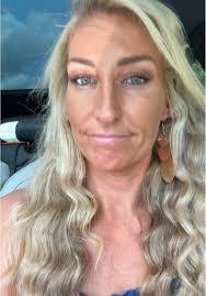 Rebecca Vining's Instagram, Twitter & Facebook