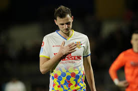 Ook vorig seizoen speelde rkc eenmalig in een speciaal carnavalsshirt (te zien op bovenstaande foto). Hoofdrolspeler In Rkc S Carnavalsfilmpje Heeft Na Verloren Duel Met Sparta Weinig Zin In Polonaise Rkc Waalwijk Bd Nl
