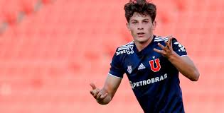 El elenco pirata quedó en el fondo. Color Inedito Videojuego Deportivo Revelo La Camiseta Alternativa De Universidad De Chile
