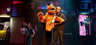 Avenue Q, la irreverente y desenfadada comedia musical, se estrena en el  Gran Teatro Caixabank Príncipe Pío, en un nuevo montaje de Gabriel Olivares  y José Felix Romero