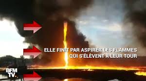 Une tornade de feu réalisée avec une douzaine de ventilateurs placés astucieusement en cercle autour de la flamme. Comment Se Forme Une Tornade De Feu Youtube