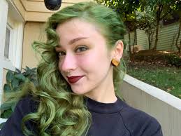 Queen Dye's Instagram, Twitter & Facebook