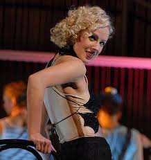 Petra hřebíčková (born 20 september 1979) is a czech stage and film actress.her film debut was in the 2006 comedy i served the king of england.on stage, she acted for six years at the zlín city theatre  between 2003 and 2009, during which time she was named the best actress in a play at the 2008 thalia awards.following her thalia award, she has appeared in television series and films. Nova Laska Pod Drobnohledem Tchyne Balzerove Blondynu Petru Hrebickovou Ceka Vip Skandaly A Aferky Krajske Listy Cz