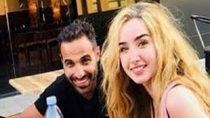 يدور مسلسل الواد سيد الشحات حول شاب فقير يتزوج من فتاة غنية، ويتعجب الناس من هذا الزواج. Ø¨Ø¹Ø¯ Ø§Ù„ÙˆØ§Ø¯ Ø³ÙŠØ¯ Ø§Ù„Ø´Ø­Ø§Øª ÙÙ‡Ù…ÙŠ ÙˆÙ‡Ù†Ø§ Ø§Ù„Ø²Ø§Ù‡Ø¯ ÙŠÙ‚Ø¯Ù…Ø§Ù† Ø¹Ø±Ø¨ÙŠ Ø¥Ù†Ø¬Ù„ÙŠØ²ÙŠ