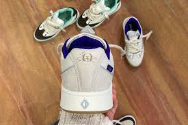 Air jordan 1 low or nike sb dunk low. Travis Scott Sneaker Freaker