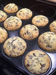 Muffins Mit Schokosplittern Von Lacrima2004 Chefkoch Muffin Rezept Einfach Muffins Mit Schokostuckchen Muffins Backen