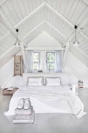 Weisses Schlafzimmer Unter Dem Dach Attic Bedroom Designs Attic Bedrooms Bedroom Design