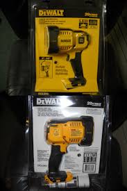Dewalt dcl043 20v max jobsite led spotlight had no problem lighting up 100 feet away with the centre i have a quick review for you of the dewalt dcl040 and dcl043 worklights. Dewalt Dcl043 20v Max Cordless Lithium Ion Led Spot Flash Light New Led Spot Work Lights Flashlight