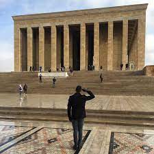 Anıtkabir, ankara'nın çankaya ilçesindeki tandoğan semtinde anıt caddesi üzerinde yer almaktadır. Anitkabir Erasmus Foto Ankara