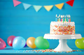Außer der nähmaschine brauchst du zusätzlich nichts. Geburtstag Torte Kuchen Mit Luftballons Konfetti Und Wimpelkette Stock Foto Adobe Stock
