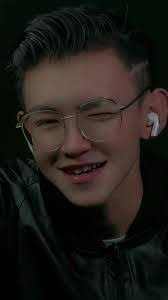 Nicky Bee's Instagram, Twitter & Facebook