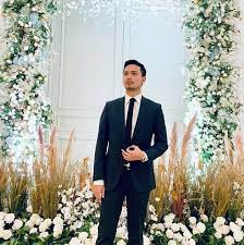 Bukan sekadar sebagai jurulatih mahupun pengarah teknikal sepak takraw, allahyarham taat alias juga memiliki bakat serba boleh sebagai pengusaha restoran, peniaga, pengarah dan pelakon filem serta anggota tentera. Biodata Faris Khairol Anuar Suami Pelakon Elfira Loy Iluminasi