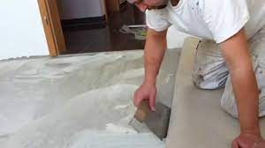 Was jedoch bleibt, ist eine sehr dünne schicht teppichkleber. So Geht S Teppich Verlegen Anleitung Teppichkleber Youtube
