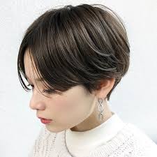 ハンサムバングの 横顔美人ショート 独自のカットで多くの方々お悩みを 解消しています 襟足が収まった ボリュームが出たor収まった 前髪が流しやすくなった 伸びても気になりにくい 頭 hair styles short hair styles short bob hairstyles