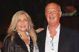 Il siparietto scatena le risate in studio (e della. Mara Venier E La Dedica Per L Anniversario Con Nicola Carraro Sei L Amore Grande Della Mia Vita