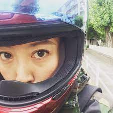 mugimakoさんはinstagramを利用しています 梅雨だけど意外とバイク出勤できている なぜならどうしても帰りに馬のところへ寄りたいからである ninja250 バイク バイク女子 今日も馬 競馬場の女子トイレってきれい riding helmets helmet riding