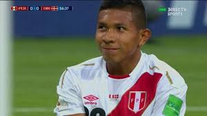 Por qué queremos tanto al Flores? Porque nunca se encasilló en la  selección: ni es el gracioso, ni el indisciplinado, ni el crack. Solo  Oreja, el que si lo pateas, se ríe,