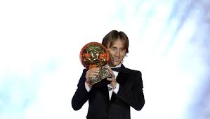 Suivez en direct vidéo les révélations des différents classements ainsi que la cérémonie. Luka Modric Expected To Receive Big Money Bonus After 2018 Ballon D Or Win 90min
