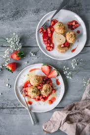 Gesunde Quarkknodel Mit Erdbeeren Rezept Quark Knodel Rezepte Knodel