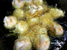 Sebekas cempedak goreng untuk babah dan sebekas lagi untuk ummi bekalan ke office. Petua Ranggupkan Cempedak Goreng