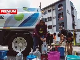 Kerana terdesak, penduduk shah alam terpaksa cari air di air jejas aktiviti harian gangguan bekalan air dijangka berlarutan 4 hari krisis air selangor: Air Selangor Kecewa Masalah Air