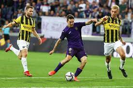 Vincent kompany brengt francis amuzu, gretig ingevallen tegen cercle brugge, aan de aftrap. Lapceumnq Rjwm