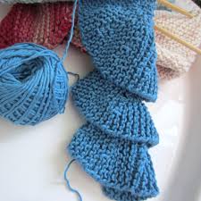 Made of worsted/abran weight yarn, it works up quickly, and all you need to know is how to knit, purl, cast on and bind off. Trying My Hand At Short Row Knitting Spiral Scarf Beginnings G Ma Ellen S Hands Adventures In Crochet And Knit